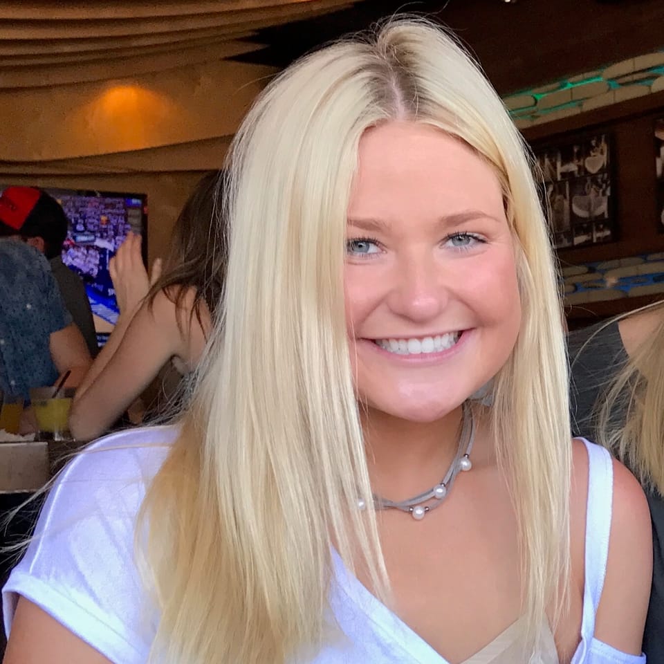 Book Services in Wichita, KS with Bailey K (BAILEY88973)