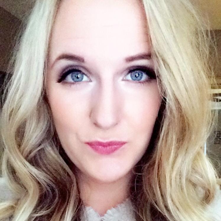 Book Services in Grand Rapids, MI with Taryn T (TARYN02497)