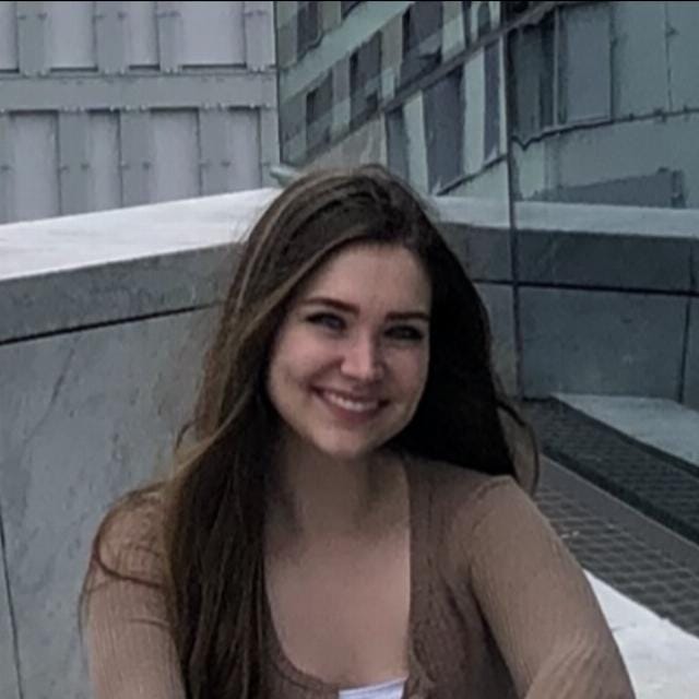 Book Services in Nashville, TN with Kelsey S (KELSEY29303)