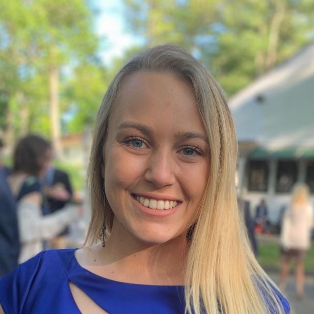 Book Services in Atlanta, GA with Rebecca E (REBECCA85335)