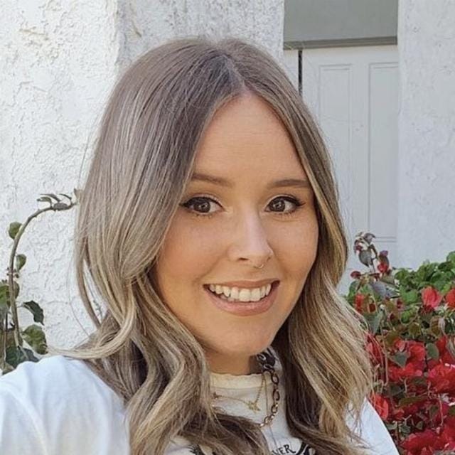 Book Services in Franklin, TN with Taylor (TAYLOR58343)